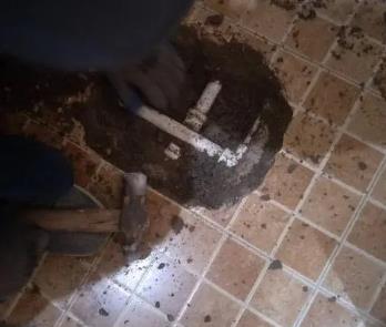 化州卫生间漏水维修公司为您分享下卫生间渗水如何处理及注意事项
